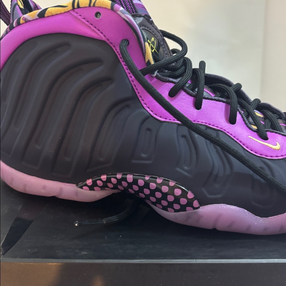 Purple and Black Nike Little POSITE ONE (GS). Size 7 youth . Fits a woman 8-1/2. - Picture 8 of 8